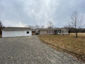 8453 NW Barwick Dr, Cameron, MO 64429