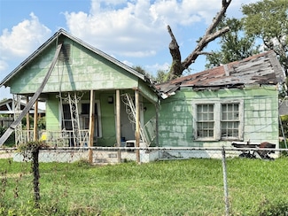 65 Neyland St, Houston, TX 77022