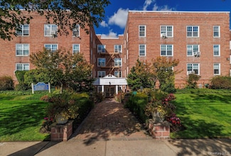 194 Smith St Unit 1K, Freeport, NY 11520
