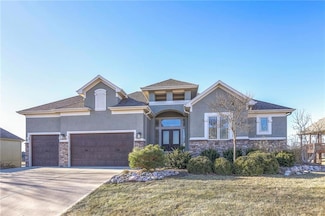 731 SW Estates Dr, Lees Summit, MO 64082