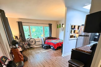 39 Willow St Unit 4, Boston, MA 02132