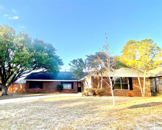 2 Royal Oaks Place, Lake Dallas, TX 75065