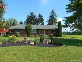 3609 Saunders Settlement Rd, Sanborn, NY 14132