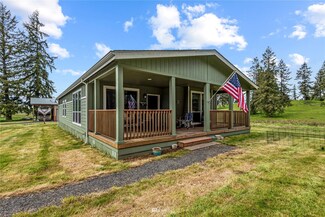 945 Middle Fork Rd, Onalaska, WA 98570