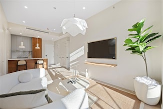 31-16 21st St Unit 2E, Long Island City, NY 11106