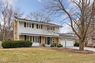 8215 Westbend Rd, Golden Valley, MN 55427