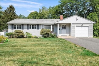 414 Knollwood Dr, Woonsocket, RI 02895