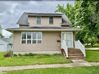 1312 2nd Ave S, Clear Lake, IA 50428