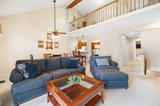 68 Hunters Run Place, Haverhill, MA 01832