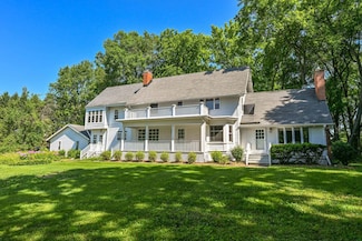 712 Bridge Rd, Cedarburg, WI 53012