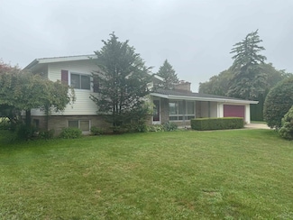 6641 Pierce Rd, Freeland, MI 48623