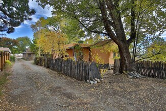 513 Camino Del Medio, Taos, NM 87571