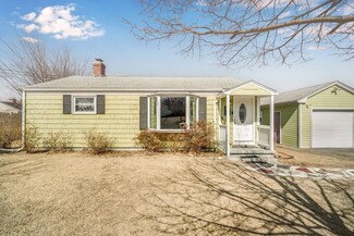 16 Loretta St, Springfield, MA 01118