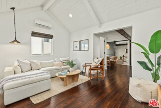 3012 Bentley Ct, Santa Monica, CA 90405