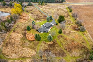 N1825 Town Hall Rd, Walworth, WI 53184