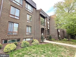 118 Roberts Ln Unit 300, Alexandria, VA 22314