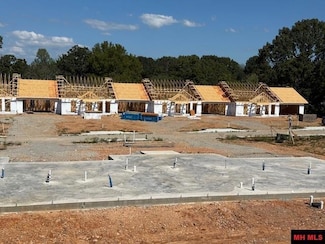 2002 Silver Bay Ct, Mountain Home, AR 72653