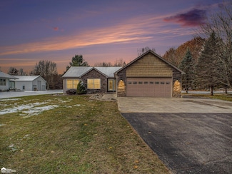 11067 Seymour Rd, Montrose, MI 48457