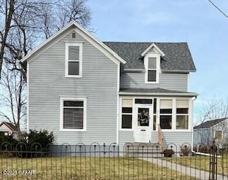 216 6th Ave S, Moorhead, MN 56560