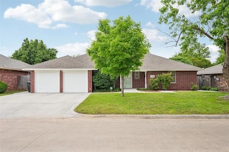 2102 Fox Ave, Moore, OK 73160