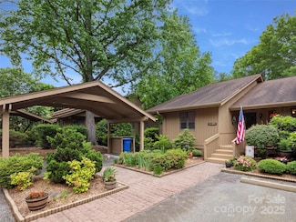 502 Spanish Oak Ln, Hendersonville, NC 28791
