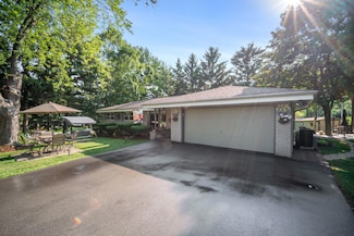 1278 Country Highlands Dr, Hubertus, WI 53033