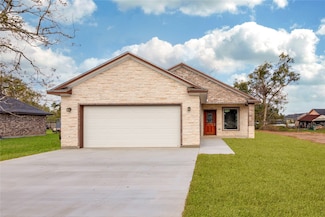 409 E Travis, Brazoria, TX 77422