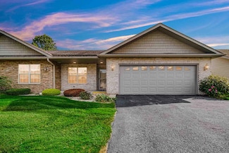 847 Veterans Ln, Crown Point, IN 46307