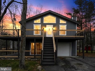 5646 Pembrook Dr, Tobyhanna, PA 18466