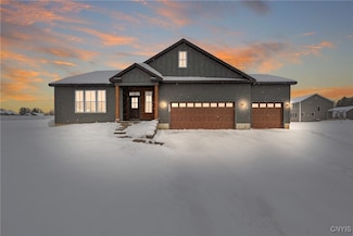 4523 Hollyshire Way, Clay, NY 13041