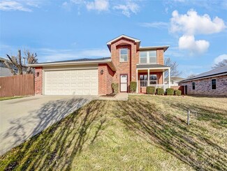 919 Cortez Dr, Arlington, TX 76001
