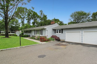 15 Old Stream Ln, Trumbull, CT 06611