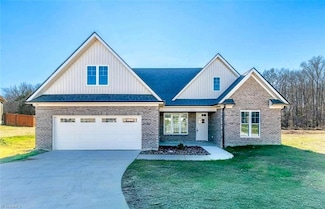 112 Emerald Ct, Trinity, NC 27370