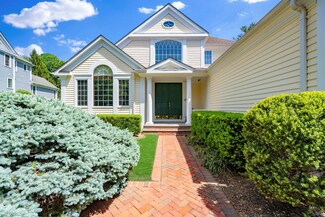 21 Gracewood Dr, Manhasset, NY 11030