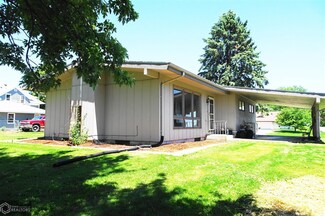 303 East St, Grinnell, IA 50112