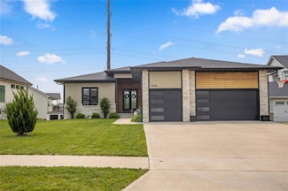 14908 Ironwood Cir, Urbandale, IA 50323