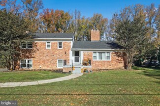 5208 Cedar Rd, Alexandria, VA 22309