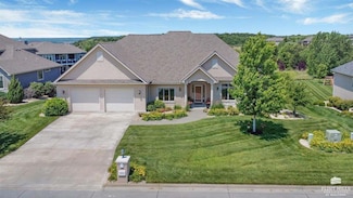 1214 Leone Ridge Dr, Manhattan, KS 66503