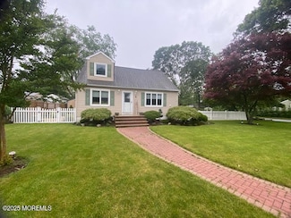 6 Arlington St, Oakhurst, NJ 07755