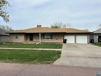 306 S East St, Menno, SD 57045