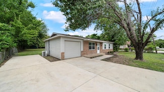 13817 Indian Wells Rd, Dallas, TX 75253