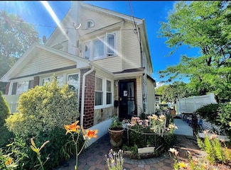 19027 109th Rd, Saint Albans, NY 11412