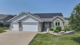 1319 Circle Dr, Parkersburg, IA 50665