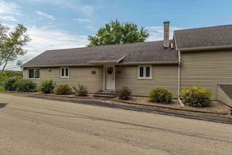 N7515 Gould Hill Rd, Blanchardville, WI 53516