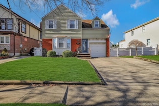 645 S 10th St, New Hyde Park, NY 11040