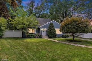 11 Dean Ct, Rutherford, NJ 07070