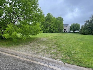 5160 Sandalwood Dr, Grand Blanc, MI 48439