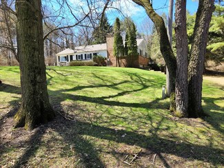 10337 N 28th St, Richland, MI 49083