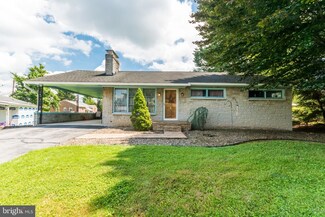 10941 Knotty Pine Dr, Hagerstown, MD 21740