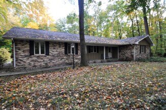 21572 Maple Glen Cir, Edwardsburg, MI 49112